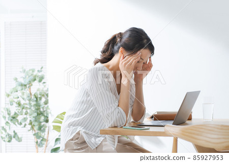 抑鬱的女性 抑鬱的女性 85927953