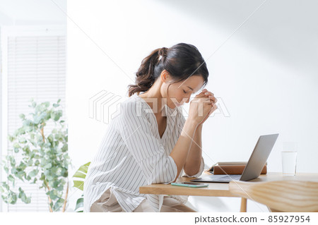 Depressed female 85927954