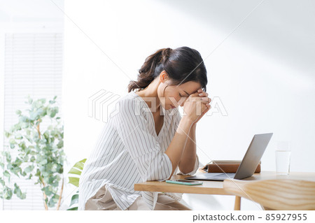 Depressed female 85927955