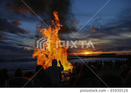 千葉縣南房總市南千倉海灘的第一次日出 1 千葉縣南房總市南千倉海灘的第一次日出 1 85930528