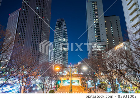 “東京”街景、新宿大廈街區夜景 “東京”街景、新宿大廈街區夜景 85931002