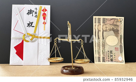 Gold balance, gift bag and bill 85932946