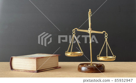 Gold balance and books 85932947