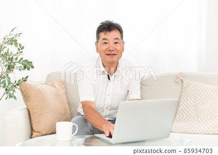 Elderly man using a computer (smile) Elderly man using a computer (smile) 85934703
