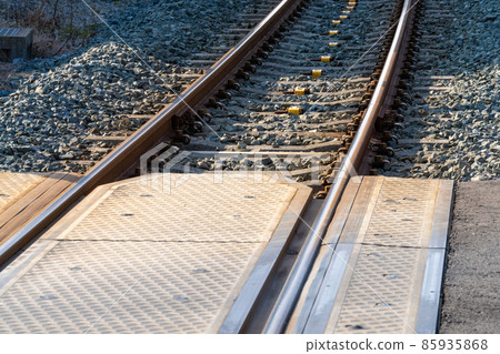 鐵軌、枕木、鐵軌、警報器、鐵路道口 85935868