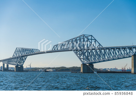 [Tokyo Gate Bridge backlit from the afternoon] 85936848