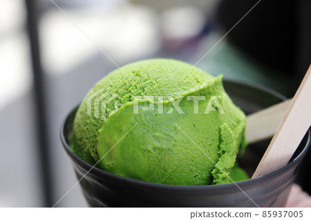 Matcha flavored ice cream 85937005