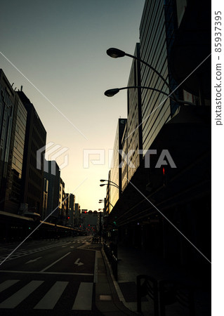 Cityscape at dawn Kyoto Shijo-dori Cityscape at dawn Kyoto Shijo-dori 85937395