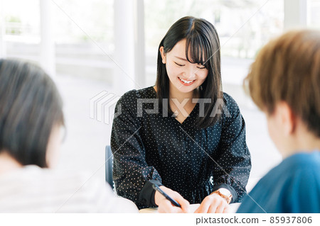 在讀大學生（留學生、外國人） 85937806