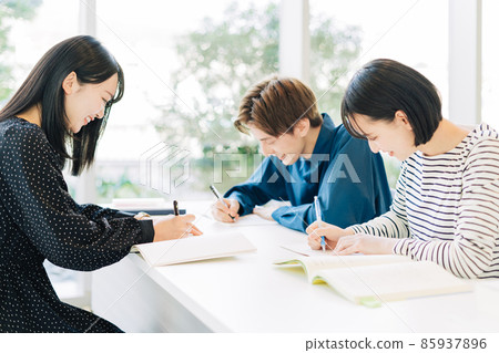 在讀大學生（留學生、外國人） 85937896