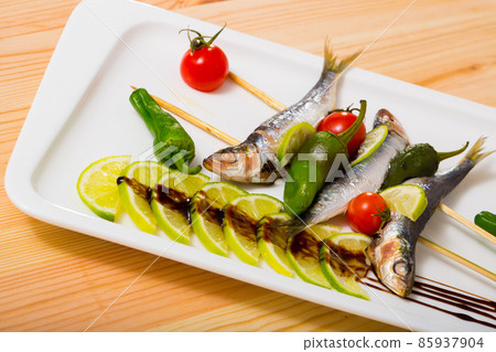 Roasted pilchards with vegetables Roasted pilchards with vegetables 85937904