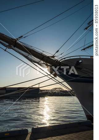 Sailing ship and Asahi Kobe Ohashi background Sailing ship and Asahi Kobe Ohashi background 85938013