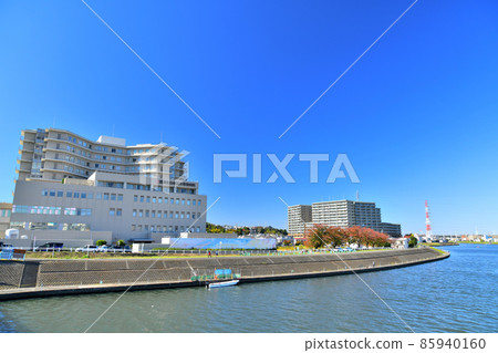 從新鶴橋/鶴見川看橫濱市東部醫院（神奈川縣橫濱市）[2021.11] 85940160