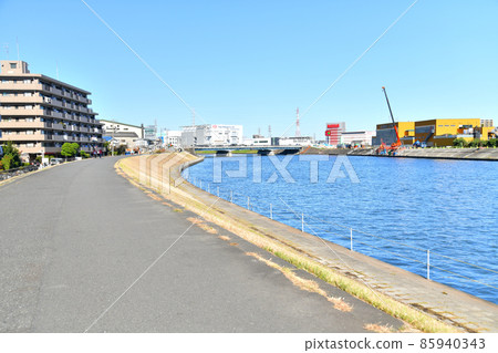 View of Shintsurumibashi / Tsurumi River from the downstream (Yokohama City, Kanagawa Prefecture) [2021.11] 85940343