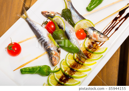 Grilled sardines with vegetables 85944155