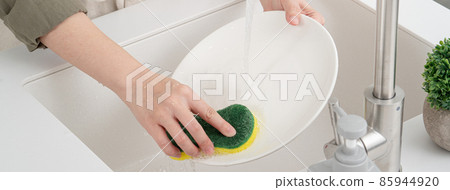 洗碗 做家事 女性 家政婦 洗碗精 Do the dishes washing 食器を洗う 85944920