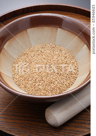 Roasted sesame and mortar 85946685