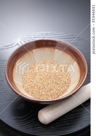 Roasted sesame and mortar 85946691