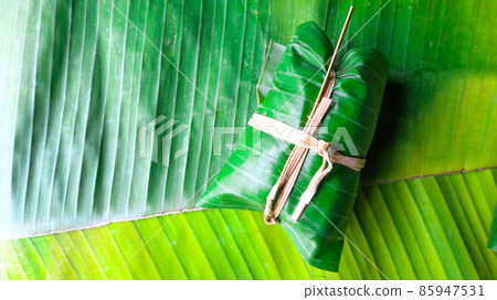 Bundle of bananas with Sticky Rice on banana leaves 85947531