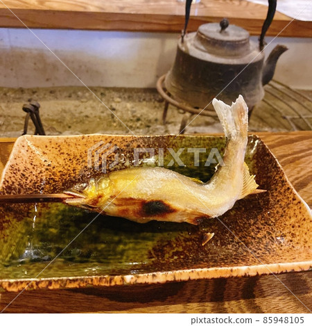 Salt-grilled salmon Salt-grilled salmon 85948105