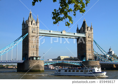 塔橋,泰晤士河上的一座吊橋,是英國倫敦的地標 塔橋,泰晤士河上的一座吊橋,是英國倫敦的地標 85949817