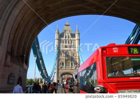 塔橋,泰晤士河上的一座吊橋,是英國倫敦的地標 塔橋,泰晤士河上的一座吊橋,是英國倫敦的地標 85949820