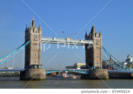塔橋,泰晤士河上的一座吊橋,是英國倫敦的地標 塔橋,泰晤士河上的一座吊橋,是英國倫敦的地標 85949824