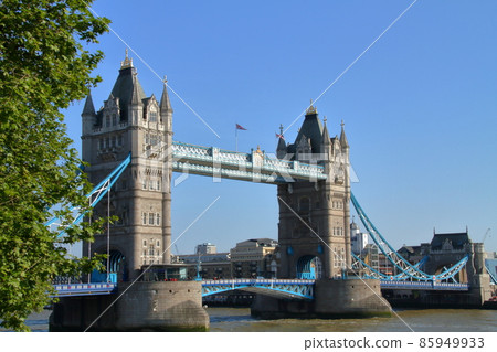 Tower Bridge, a bascule bridge over the Thames, a landmark in London, England Tower Bridge, a bascule bridge over the Thames, a landmark in London, England 85949933