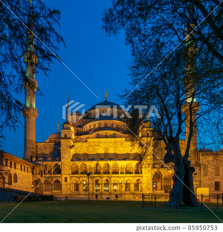 Night shot of Sultan Ahmed Mosque (Blue Mosque), Istanbul, Turkey Night shot of Sultan Ahmed Mosque (Blue Mosque), Istanbul, Turkey 85950753