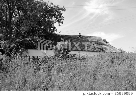 Beautiful old abandoned building farm house in countryside 85959099