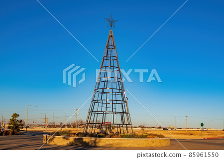 Afternoon christmas tree, building in the Chisholm Creek area Afternoon christmas tree, building in the Chisholm Creek area 85961550