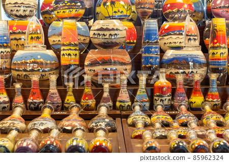 【阿聯酋】迪拜，傳統多彩阿拉伯沙藝紀念品 85962324