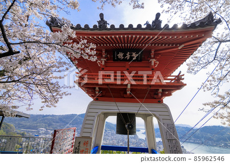 Cherry blossoms at Senkoji Temple in Onomichi in spring 85962546