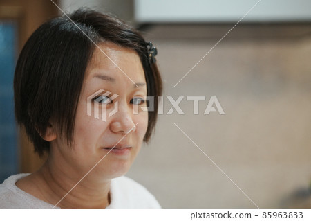 難以撫養孩子的阿拉福家庭主婦 85963833