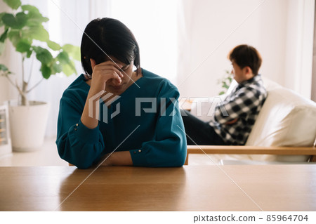Divorce / couple quarrel image Divorce / couple quarrel image 85964704