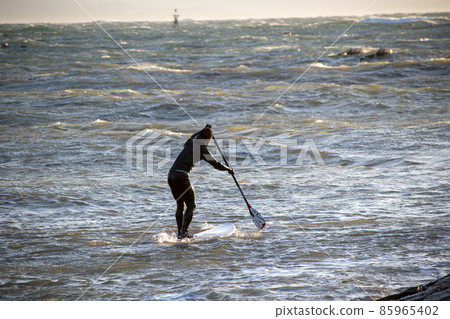 槳板經歷波濤洶湧 槳板經歷波濤洶湧 85965402