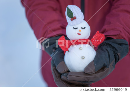 拿著手工雪人 85966049