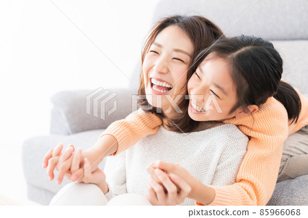 笑臉父母和孩子 85966068