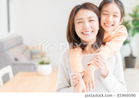 笑臉父母和孩子 85966090