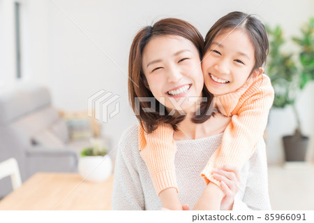 笑臉父母和孩子 85966091