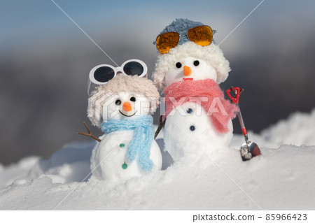 A pair of snowmen A pair of snowmen 85966423