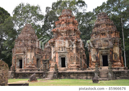 從一個角度看到的羅萊柏古遺址 從一個角度看到的羅萊柏古遺址 85966676