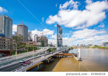 Brisbane city skyline and Brisbane river 85968038