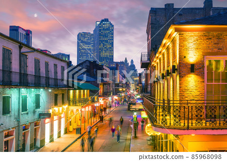 Pubs and bars with neon lights in the French Quarter, New Orleans 85968098