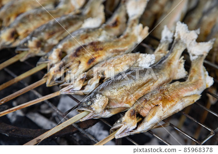 Salt-grilled salmon Salt-grilled salmon 85968378