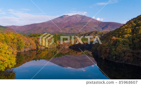 《Shichikashuku Town, Miyagi Prefecture》 Choro Lake in autumn colors 《Shichikashuku Town, Miyagi Prefecture》 Choro Lake in autumn colors 85968607