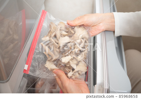 Mixed mushrooms stored frozen 85968658