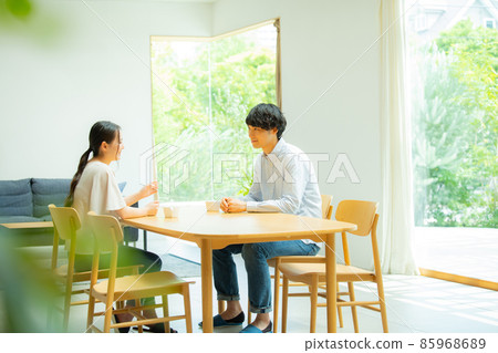 A couple talking in the living room A couple talking in the living room 85968689