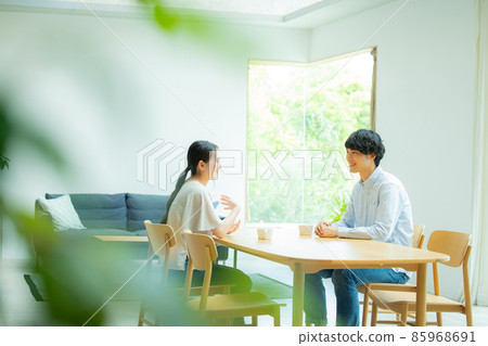 A couple talking in the living room 85968691