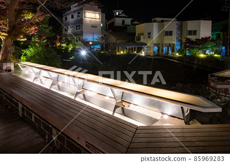 Shuzenji Onsen at night (autumn leaves season) Shuzenji Onsen at night (autumn leaves season) 85969283